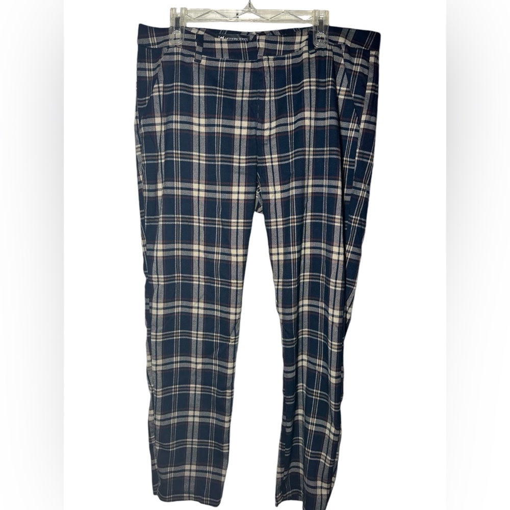 Lee Midrise Fit Ankle Length Navy and Cream Plaid Pants. Size 16